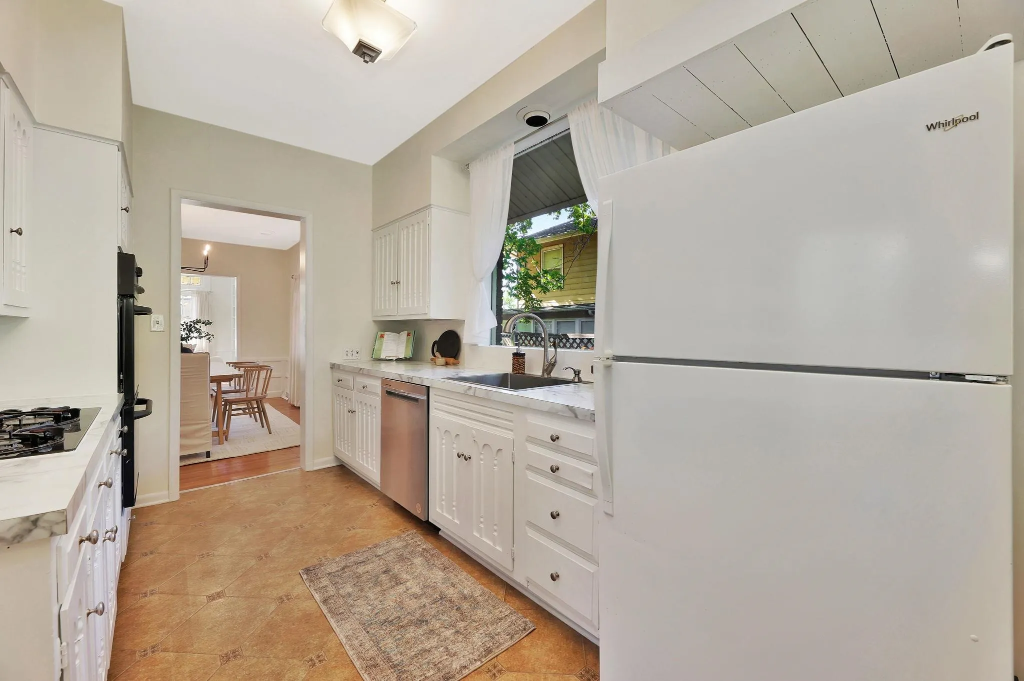 Wichita, Kansas 67208, United States, 3 Bedrooms Bedrooms, ,2 BathroomsBathrooms,Residential,Pending,38305