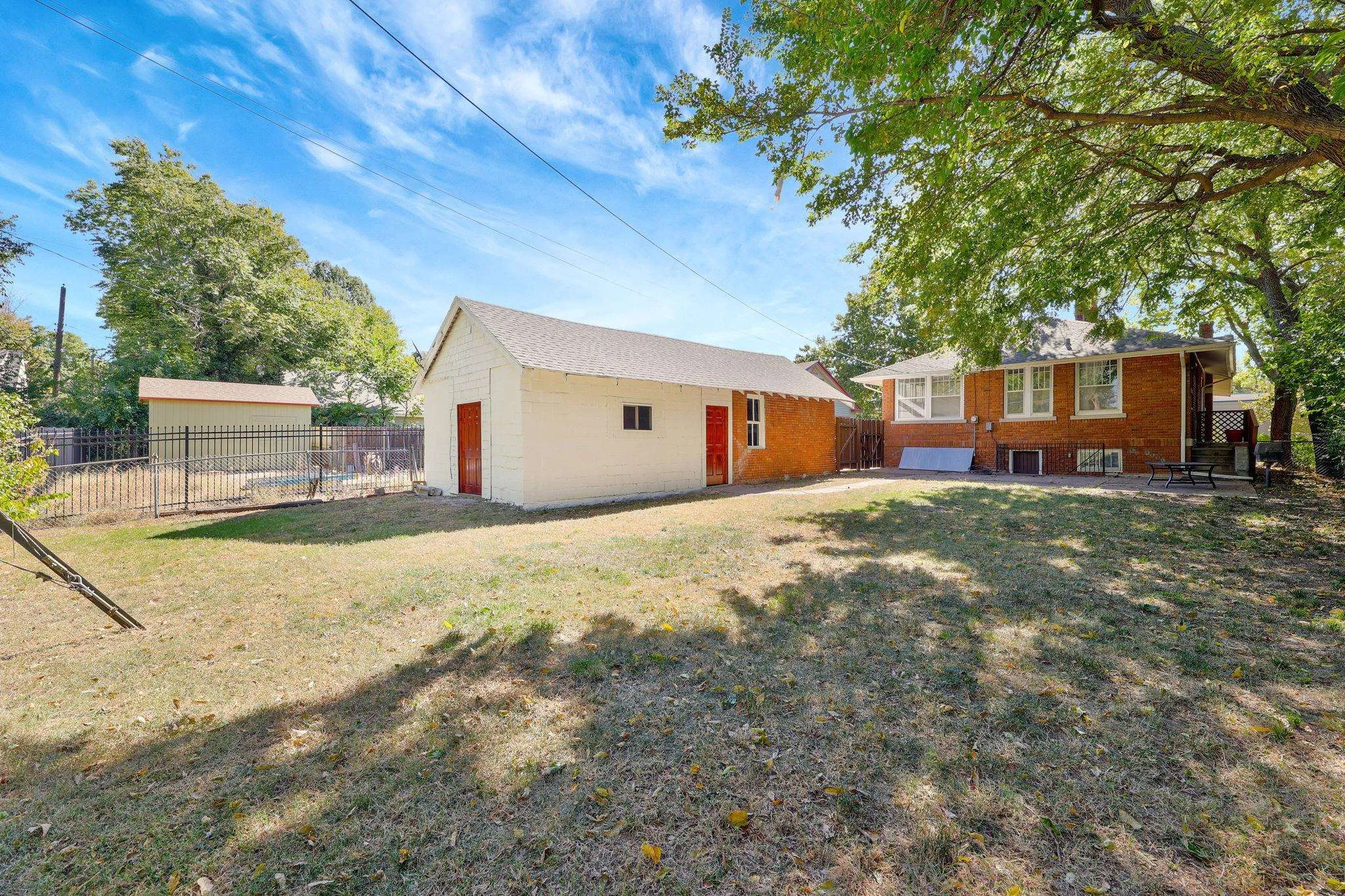 Wichita, Kansas 67208, United States, 3 Bedrooms Bedrooms, ,2 BathroomsBathrooms,Residential,Pending,38305