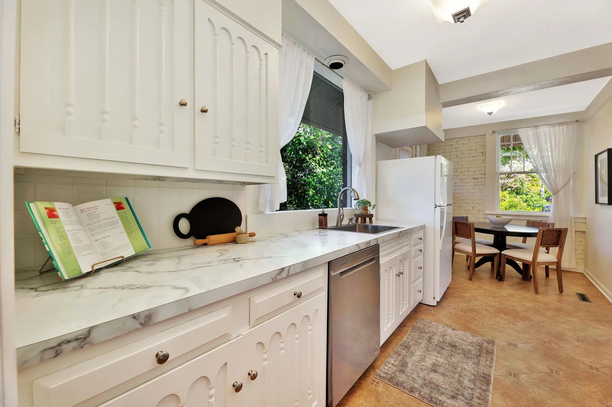 Wichita, Kansas 67208, United States, 3 Bedrooms Bedrooms, ,2 BathroomsBathrooms,Residential,Pending,38305