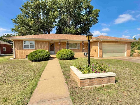Homes For Sale - 207 S Park Ave<br/> Pretty Prairie, KS 67570