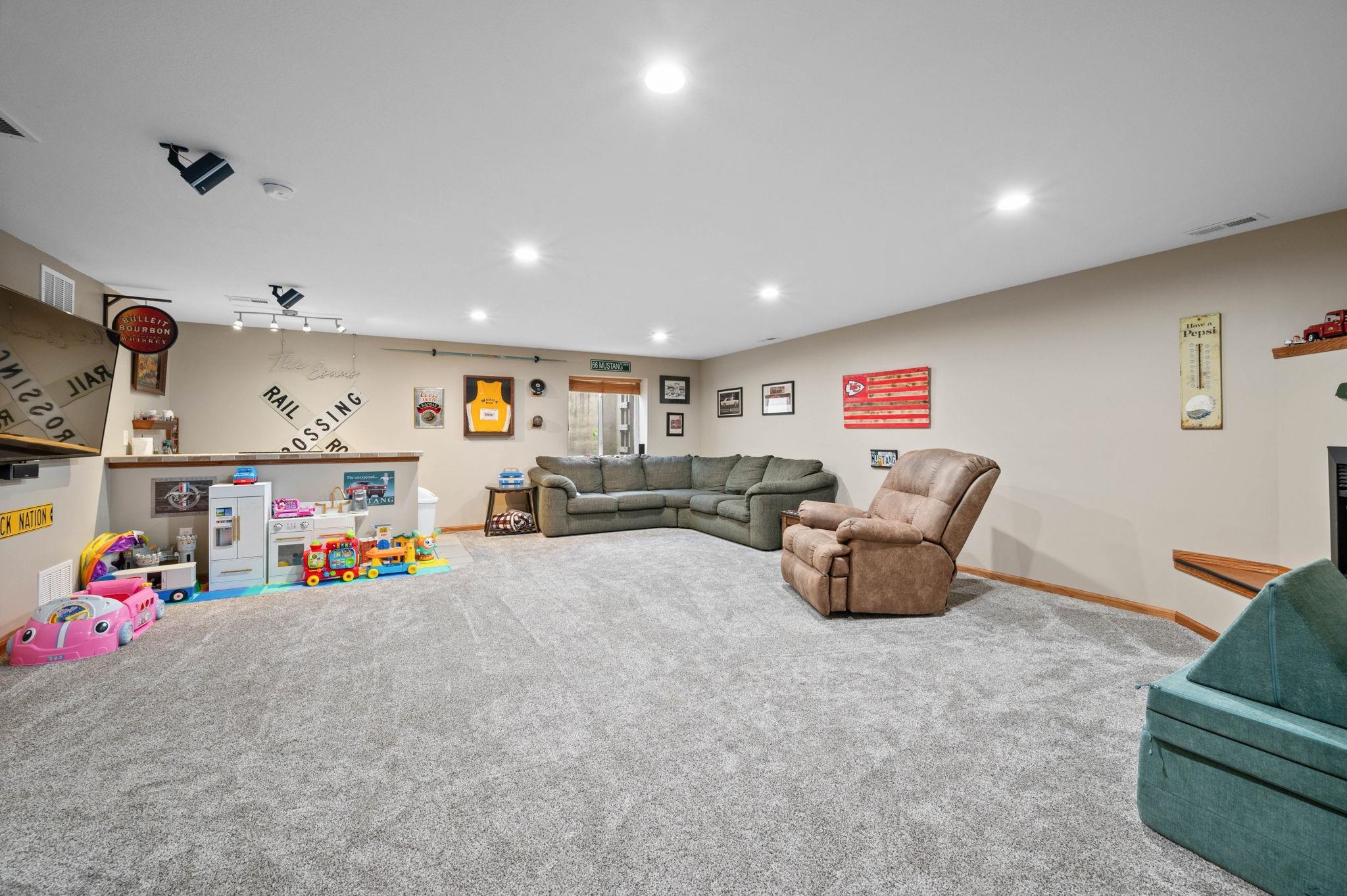 424 Wheatridge Dr, Newton, Kansas image 19