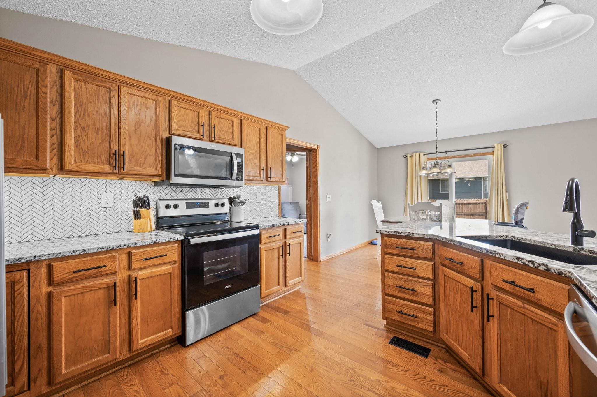 424 Wheatridge Dr, Newton, Kansas image 9