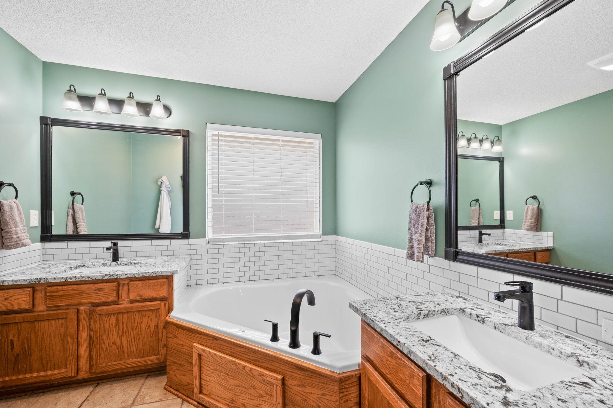 424 Wheatridge Dr, Newton, Kansas image 18