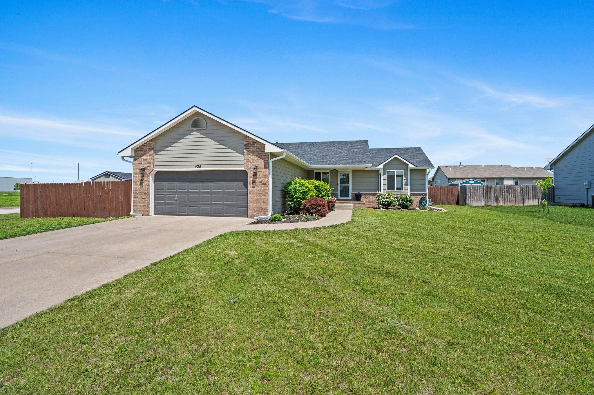 424 Wheatridge Dr, Newton, Kansas image 1