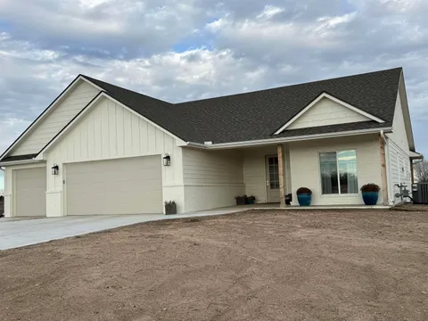501 Maple Leaf Cir, Newton, KS MLS: 651478