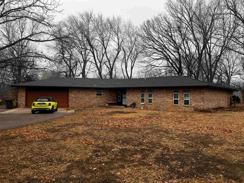Homes For Sale - 1720 E Madison Ave<br/> Cowley County, Arkansas City, KS 67005