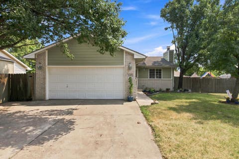 Homes For Sale - 1645 S Lark Ct<br/> Wichita, KS 67209