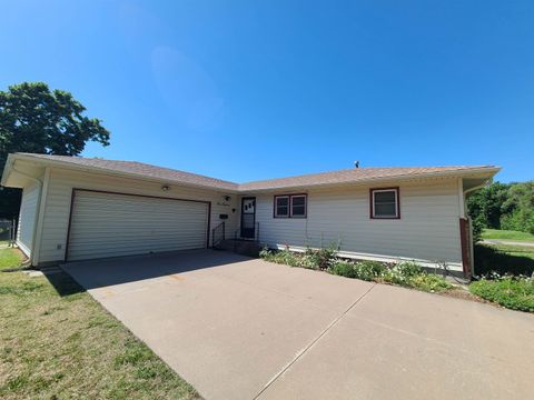 Homes For Sale - 515 N Pine St<br/> Lindsborg, KS 67456