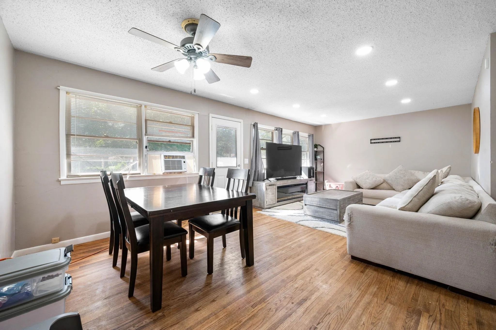 Wichita, Kansas 67207, United States, 3 Bedrooms Bedrooms, ,2 BathroomsBathrooms,Residential,Active,222293