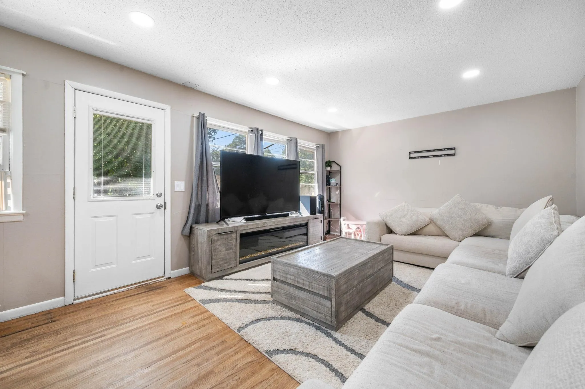 Wichita, Kansas 67207, United States, 3 Bedrooms Bedrooms, ,2 BathroomsBathrooms,Residential,Active,222293