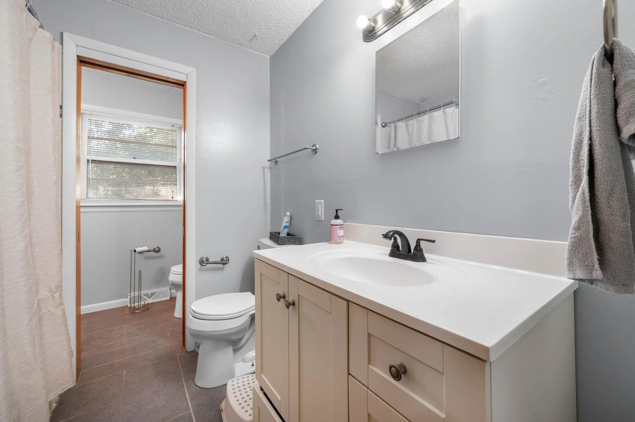 Wichita, Kansas 67207, United States, 3 Bedrooms Bedrooms, ,2 BathroomsBathrooms,Residential,Active,222293