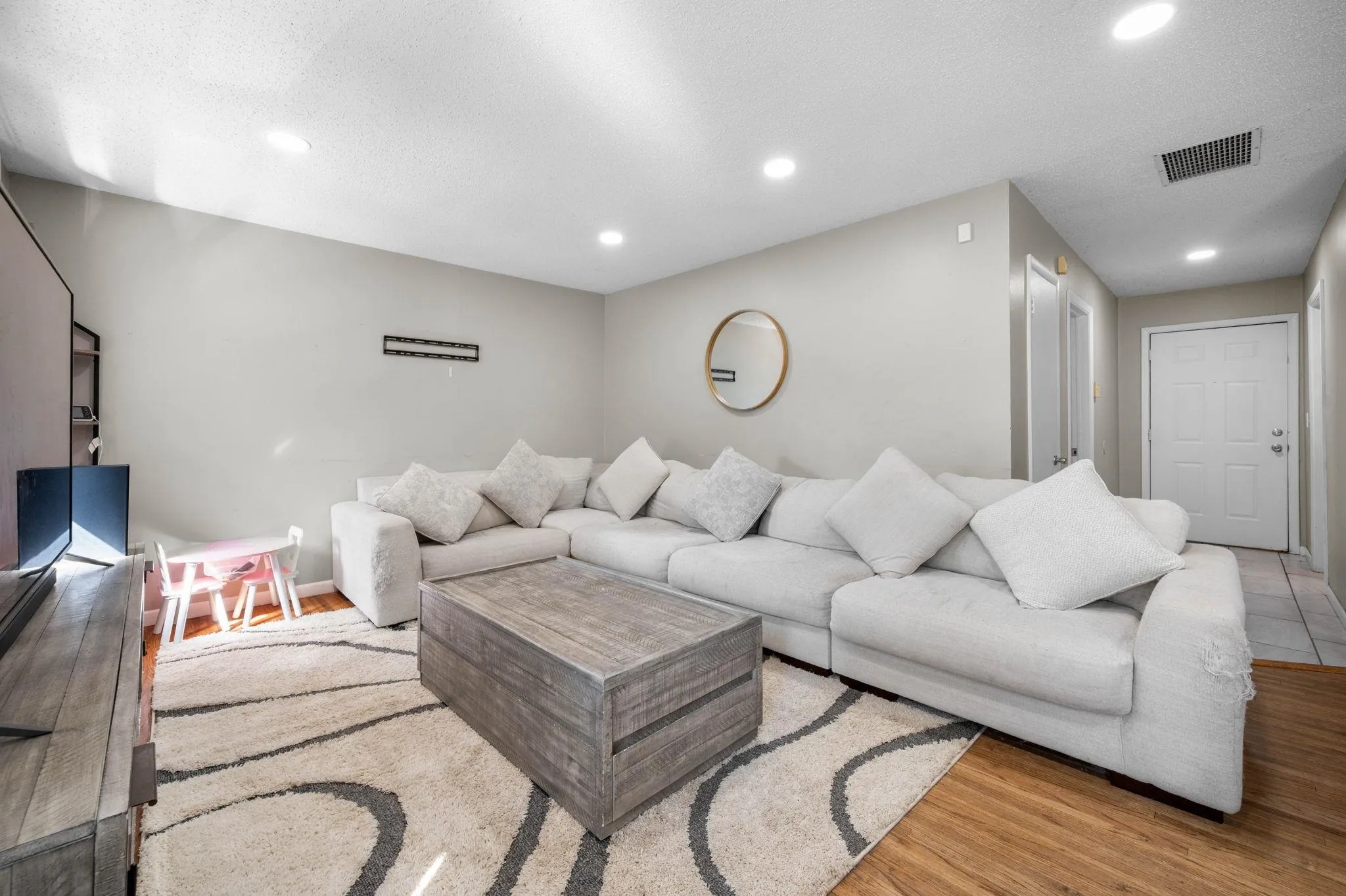 Wichita, Kansas 67207, United States, 3 Bedrooms Bedrooms, ,2 BathroomsBathrooms,Residential,Active,222293