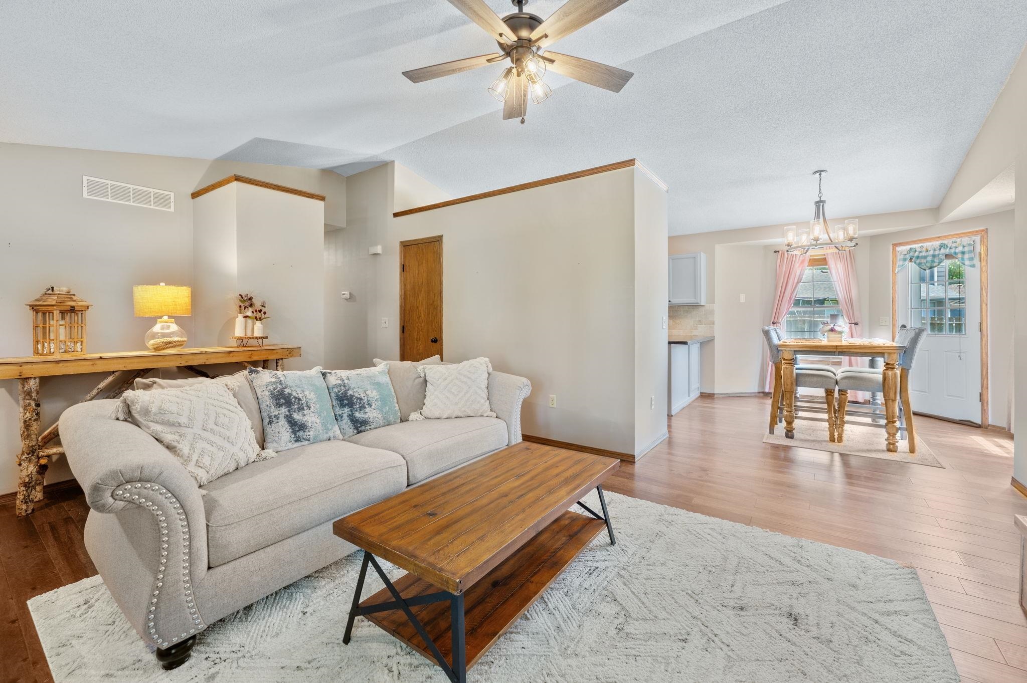 1601 N Robin Cir, Wichita, Virginia image 3