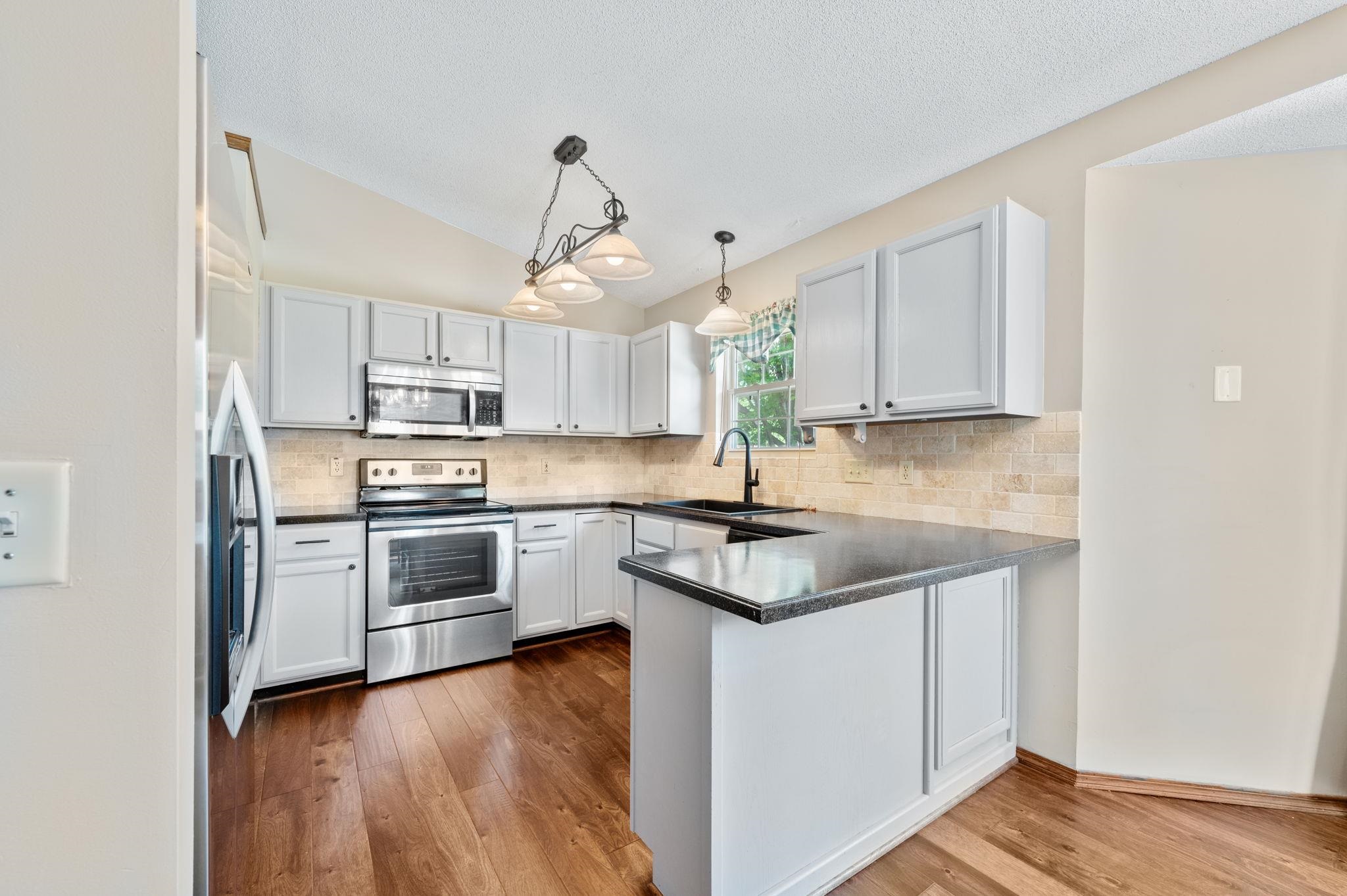 1601 N Robin Cir, Wichita, Virginia image 8