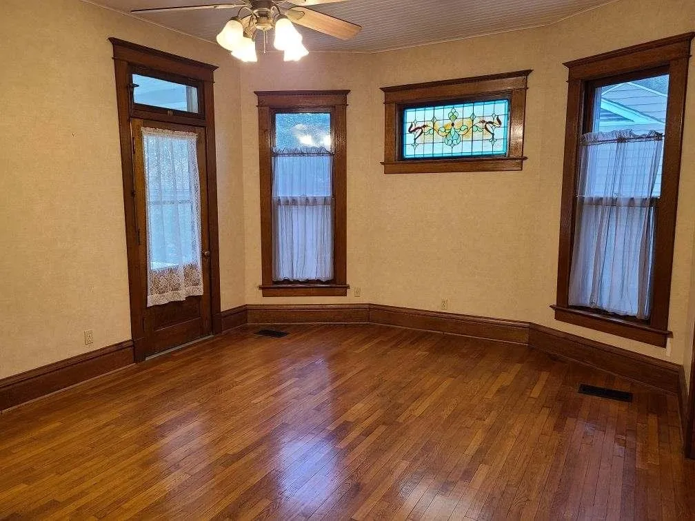 Winfield, Kansas 67156, United States, 4 Bedrooms Bedrooms, ,4 BathroomsBathrooms,Residential,Active,212259