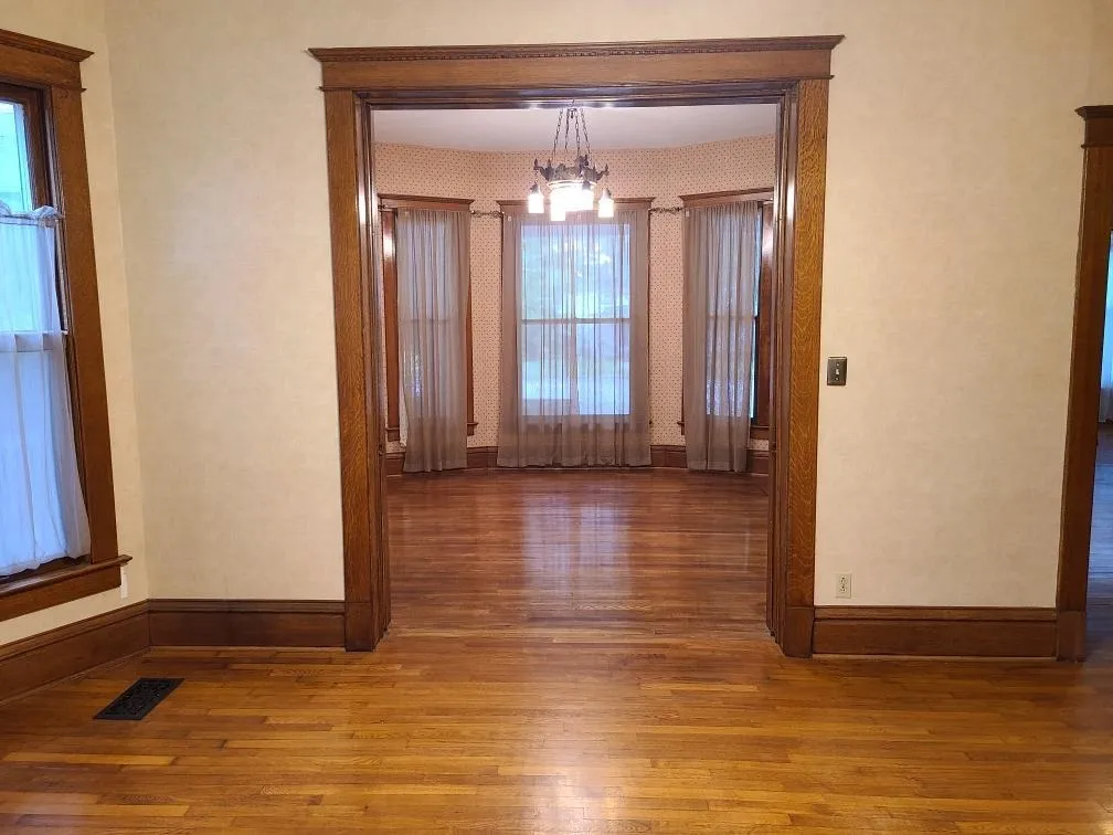 Winfield, Kansas 67156, United States, 4 Bedrooms Bedrooms, ,4 BathroomsBathrooms,Residential,Active,212259