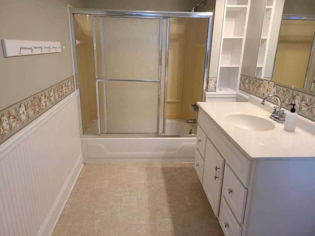 Winfield, Kansas 67156, United States, 4 Bedrooms Bedrooms, ,4 BathroomsBathrooms,Residential,Active,212259