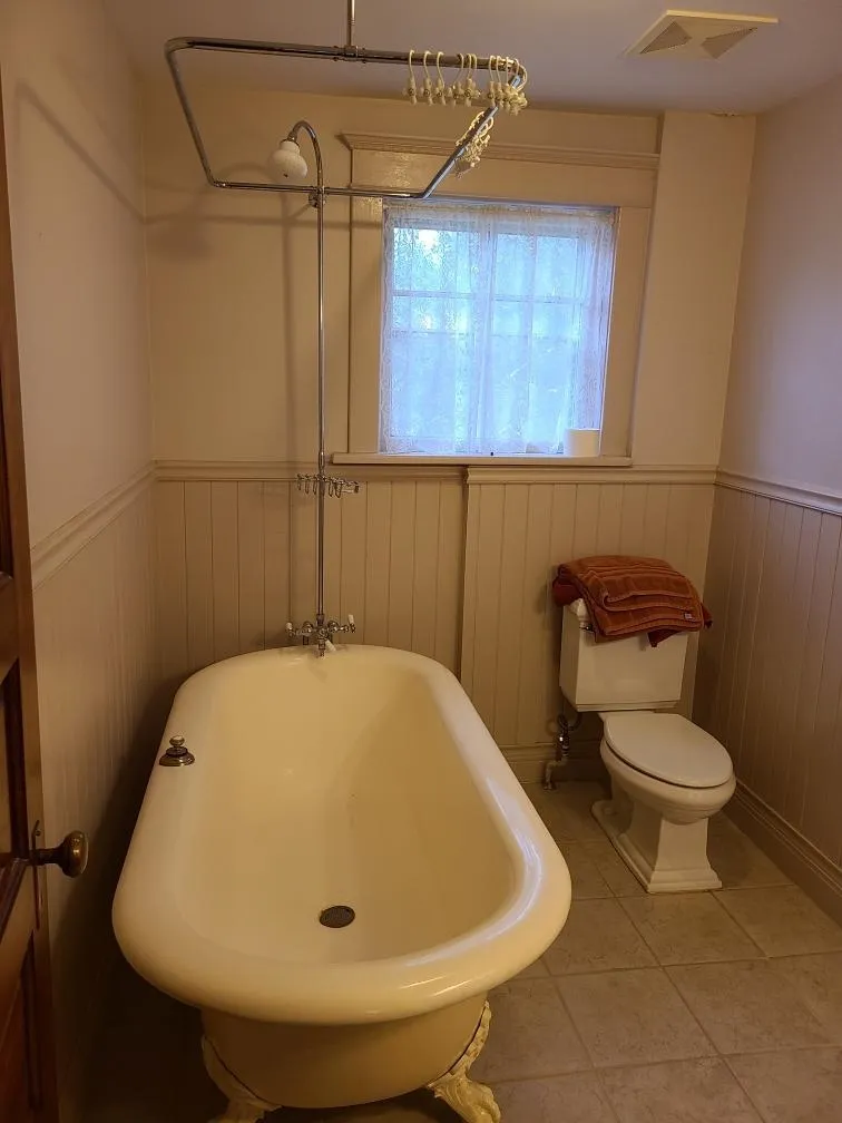 Winfield, Kansas 67156, United States, 4 Bedrooms Bedrooms, ,4 BathroomsBathrooms,Residential,Active,212259