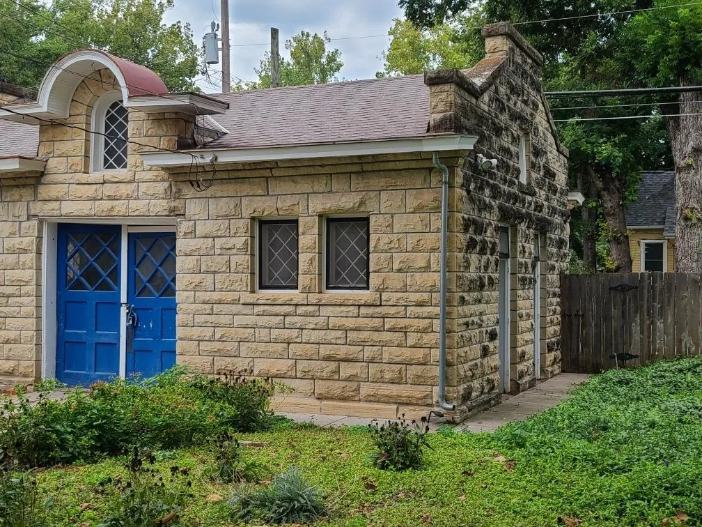 Winfield, Kansas 67156, United States, 4 Bedrooms Bedrooms, ,4 BathroomsBathrooms,Residential,Active,212259