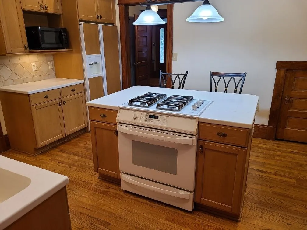 Winfield, Kansas 67156, United States, 4 Bedrooms Bedrooms, ,4 BathroomsBathrooms,Residential,Active,212259