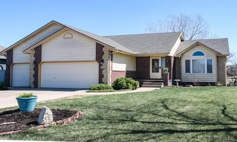 114 N Springwood Dr, Derby, KS MLS: 652413