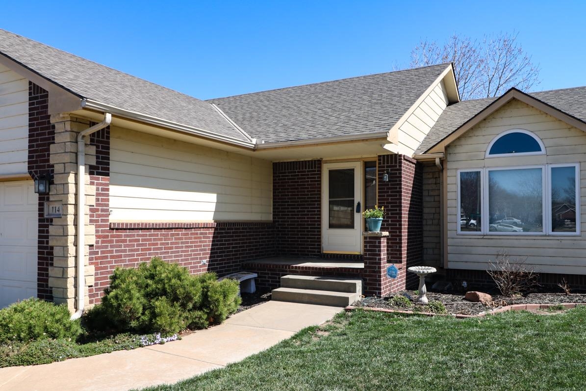 114 N Springwood Dr, Derby, Kansas image 2