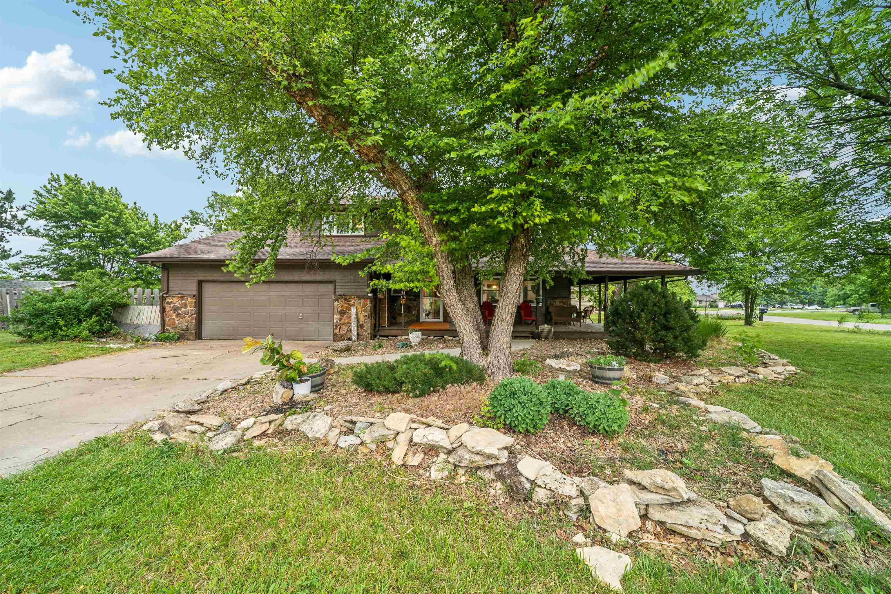300 N Bentwood Dr, Rose Hill, Kansas image 1