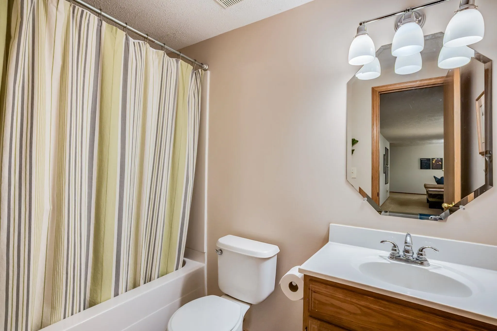 Derby, Kansas 67037, United States, 4 Bedrooms Bedrooms, ,3 BathroomsBathrooms,Residential,Active,179205