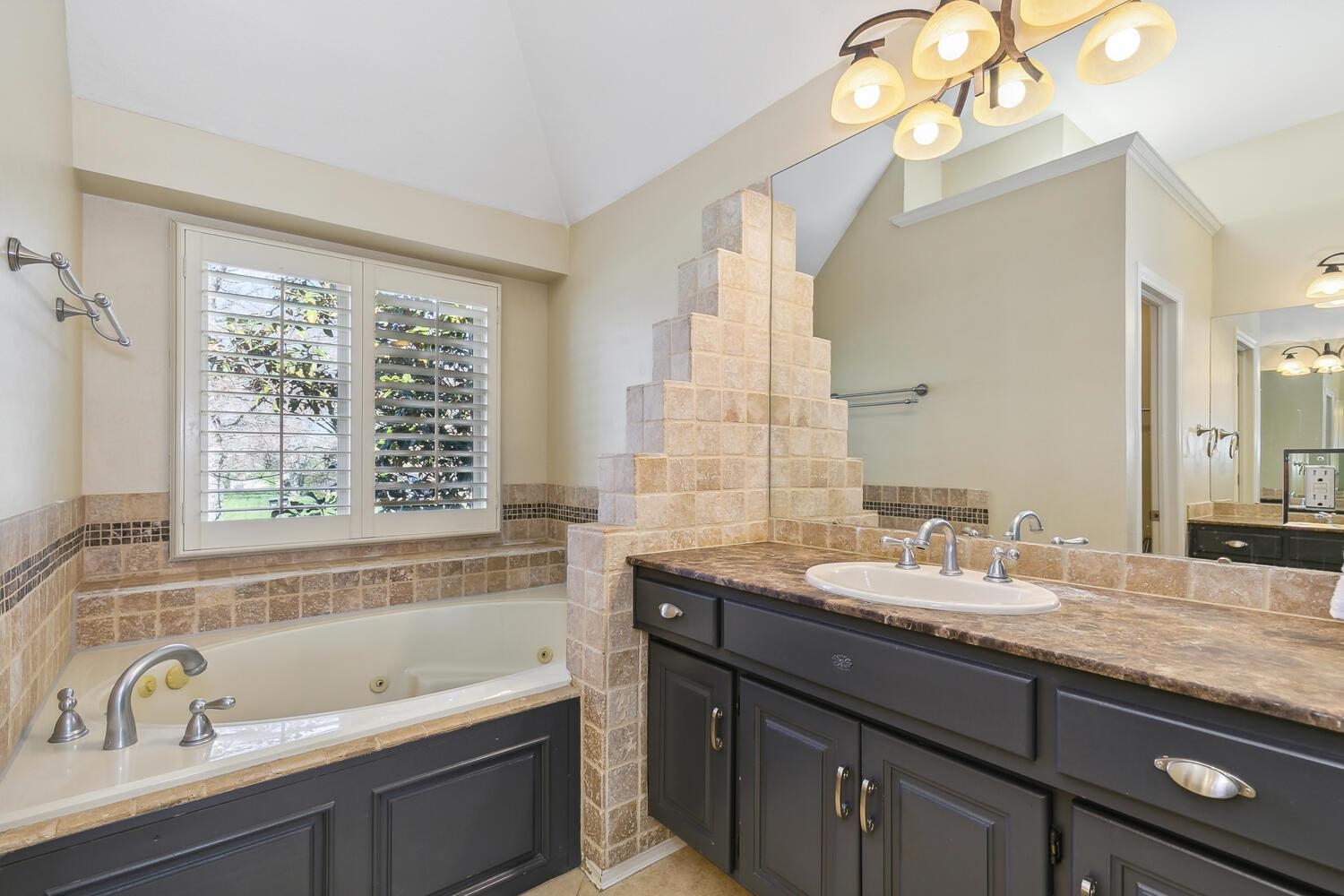 Wichita, Kansas 67226, United States, 5 Bedrooms Bedrooms, ,6 BathroomsBathrooms,Residential,Pending,62378