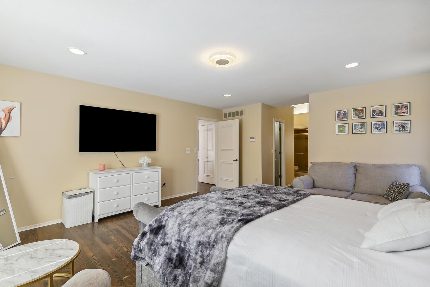 Wichita, Kansas 67226, United States, 5 Bedrooms Bedrooms, ,6 BathroomsBathrooms,Residential,Pending,62378