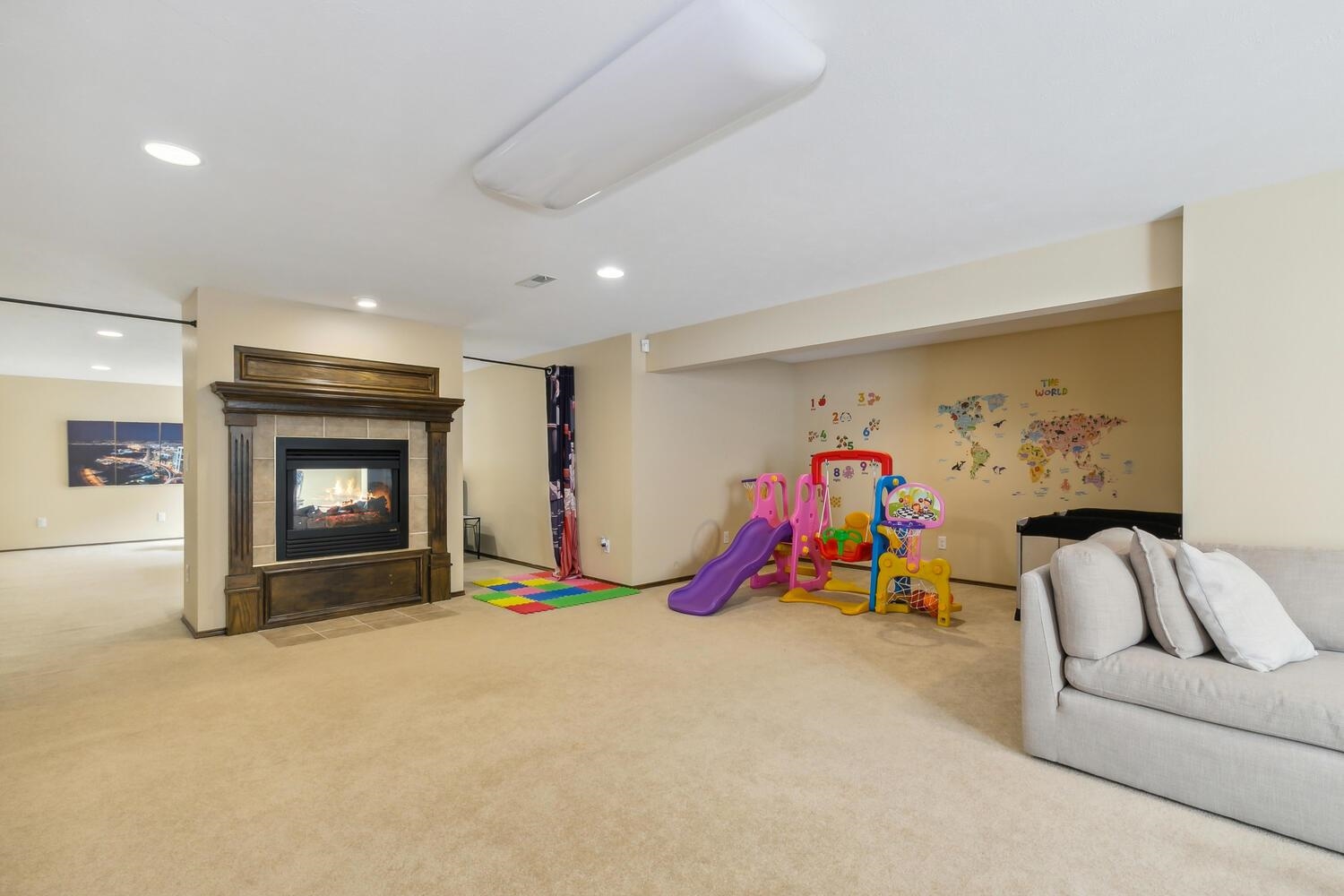 Wichita, Kansas 67226, United States, 5 Bedrooms Bedrooms, ,6 BathroomsBathrooms,Residential,Pending,62378