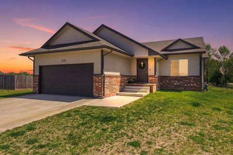 Homes For Sale - 5530 S Victoria Ct<br/> Wichita, KS 67216