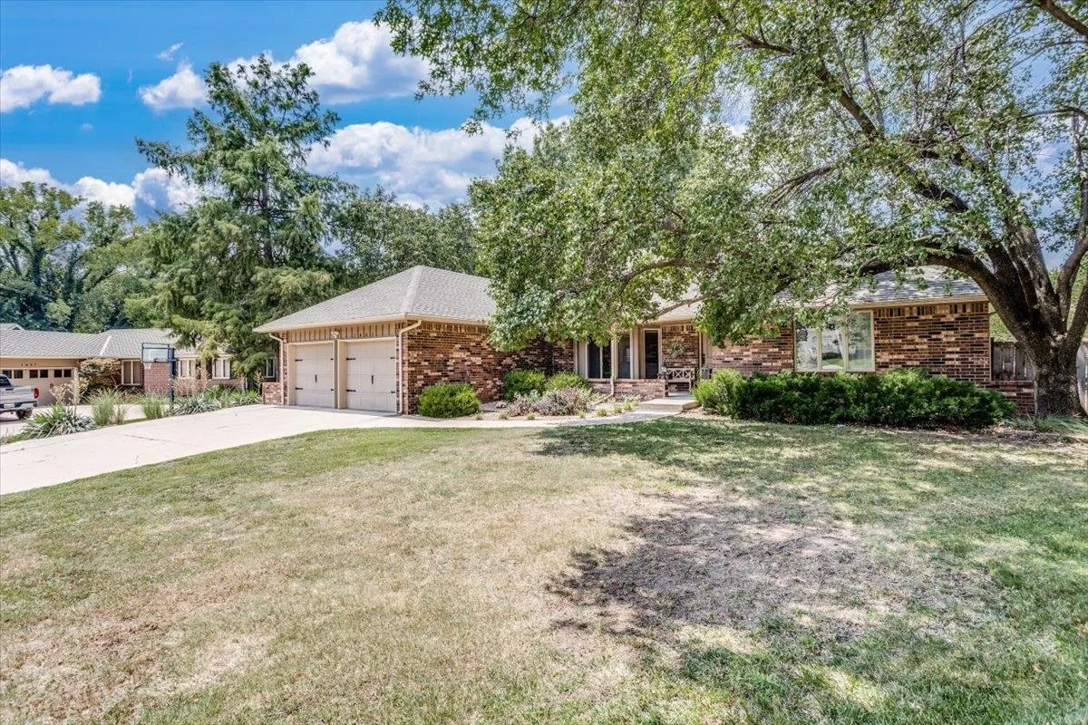 Derby, Kansas 67037, United States, 6 Bedrooms Bedrooms, ,3 BathroomsBathrooms,Residential,Pending,51245