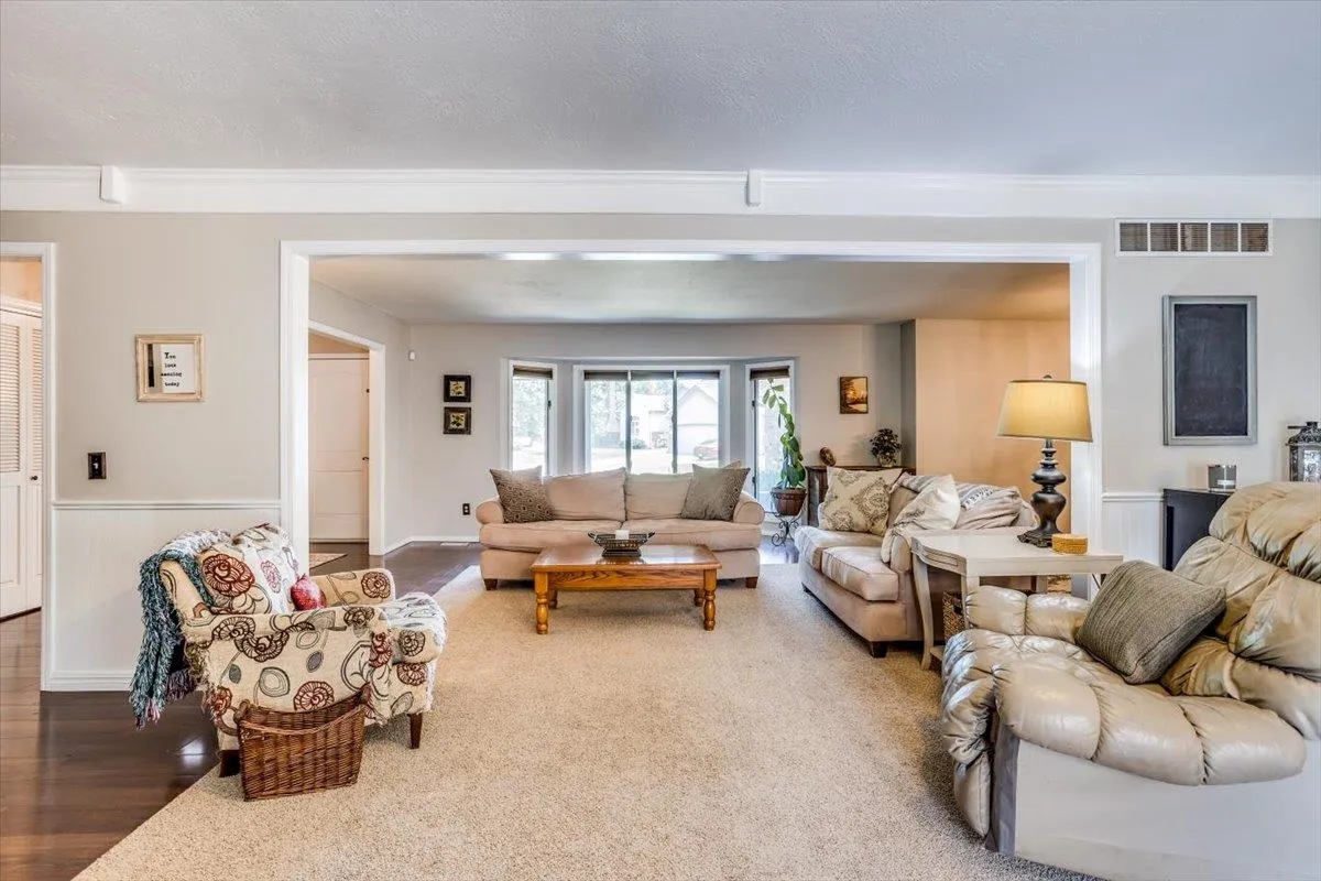 Derby, Kansas 67037, United States, 6 Bedrooms Bedrooms, ,3 BathroomsBathrooms,Residential,Pending,51245