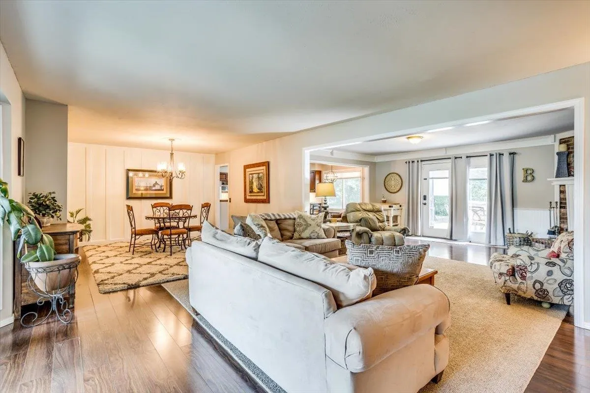 Derby, Kansas 67037, United States, 6 Bedrooms Bedrooms, ,3 BathroomsBathrooms,Residential,Pending,51245