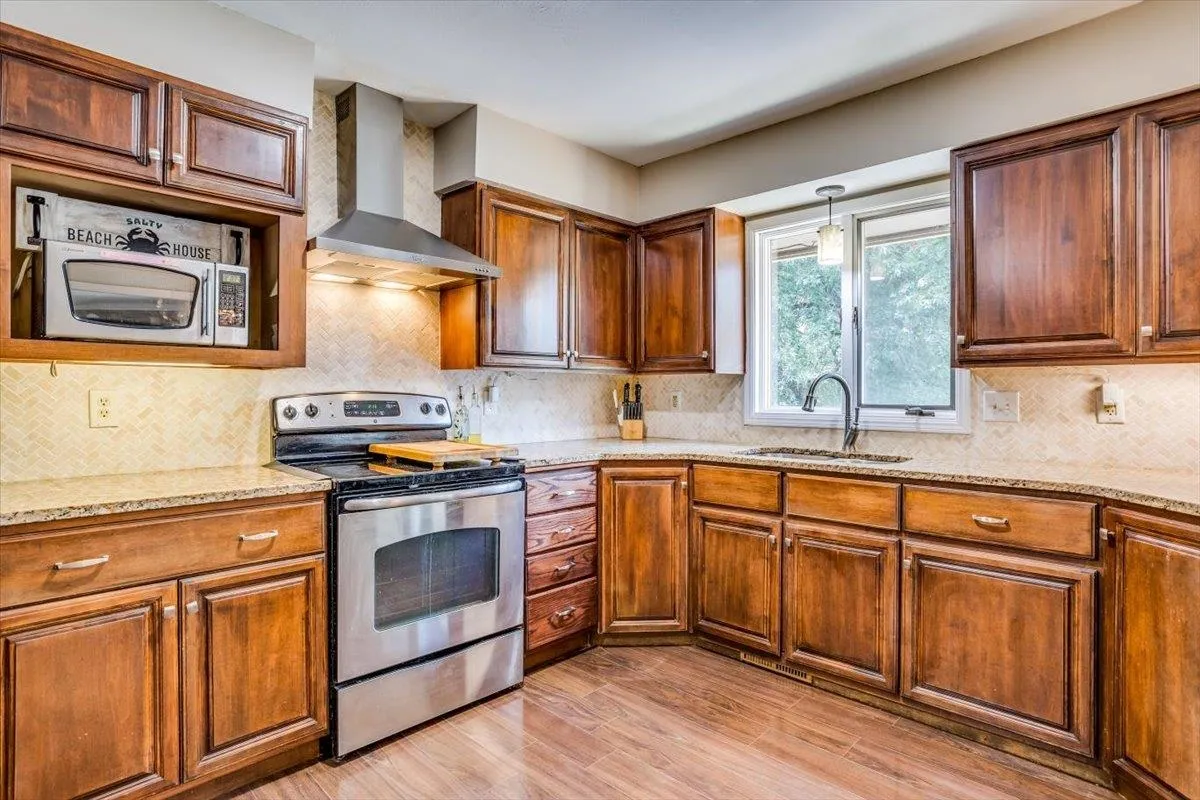 Derby, Kansas 67037, United States, 6 Bedrooms Bedrooms, ,3 BathroomsBathrooms,Residential,Pending,51245