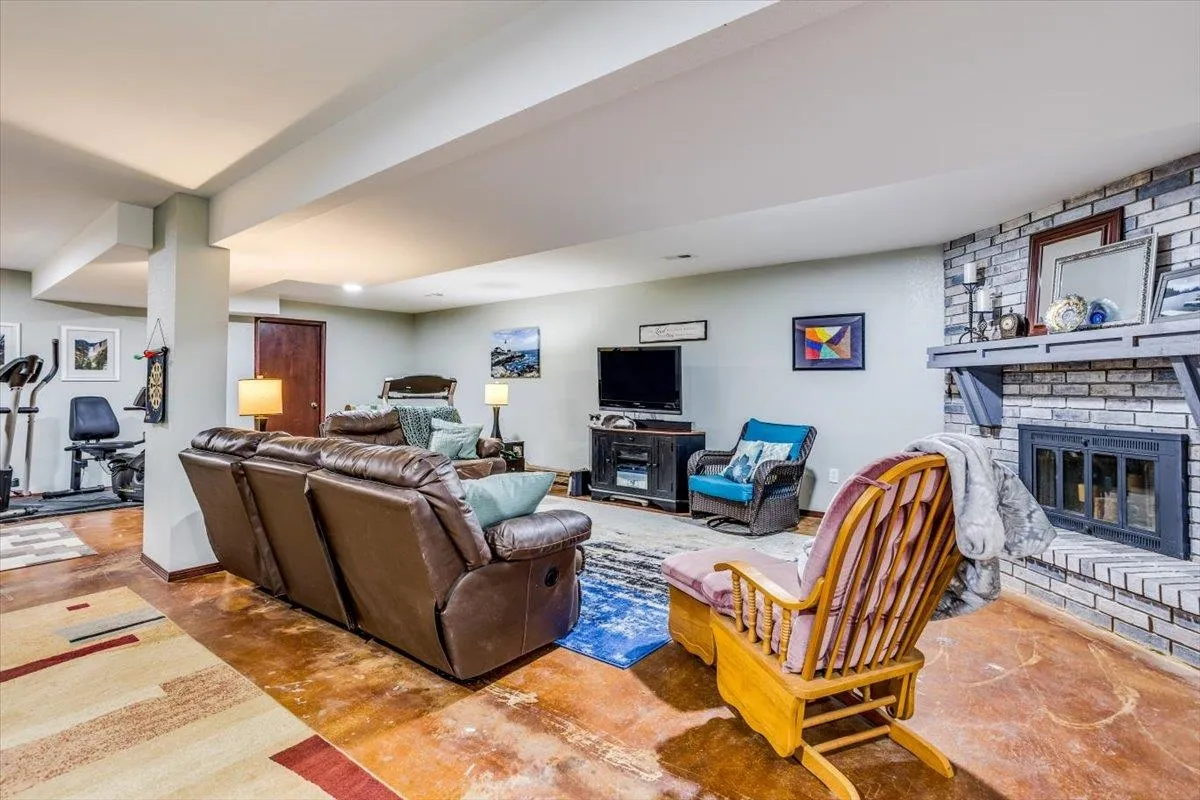 Derby, Kansas 67037, United States, 6 Bedrooms Bedrooms, ,3 BathroomsBathrooms,Residential,Pending,51245