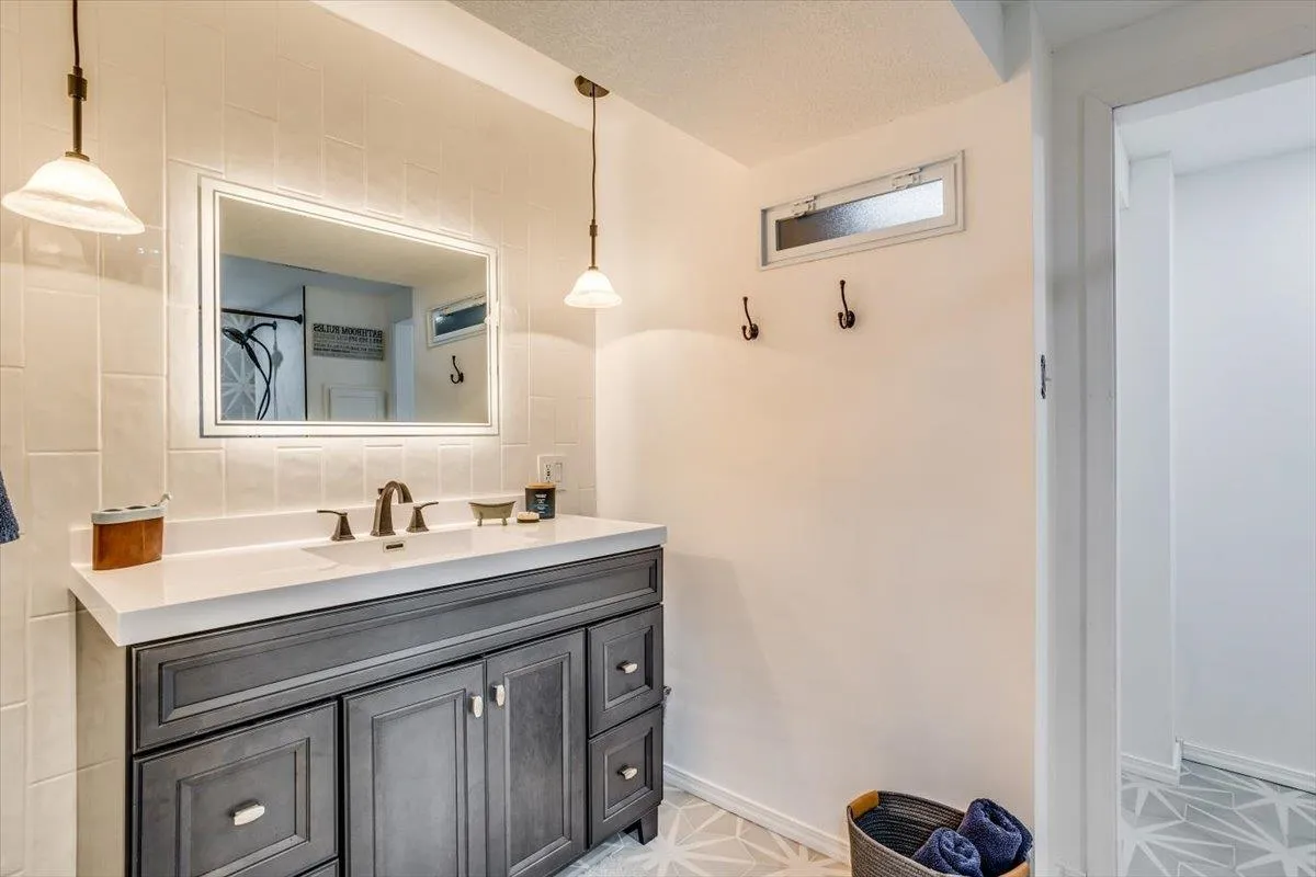 Derby, Kansas 67037, United States, 6 Bedrooms Bedrooms, ,3 BathroomsBathrooms,Residential,Pending,51245