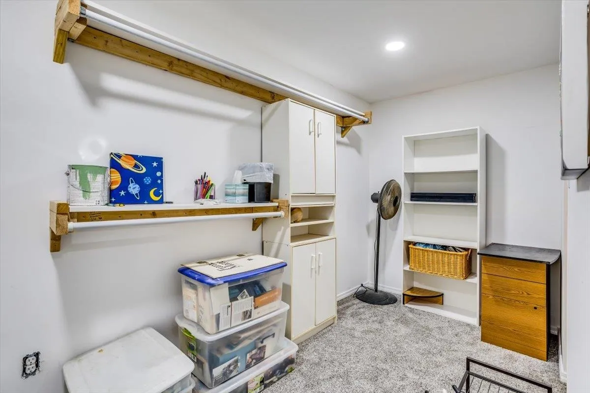 Derby, Kansas 67037, United States, 6 Bedrooms Bedrooms, ,3 BathroomsBathrooms,Residential,Pending,51245