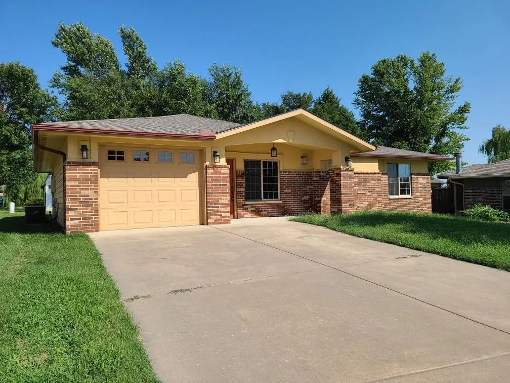 Winfield, Kansas 67156, United States, 2 Bedrooms Bedrooms, ,2 BathroomsBathrooms,Residential,Active,202502