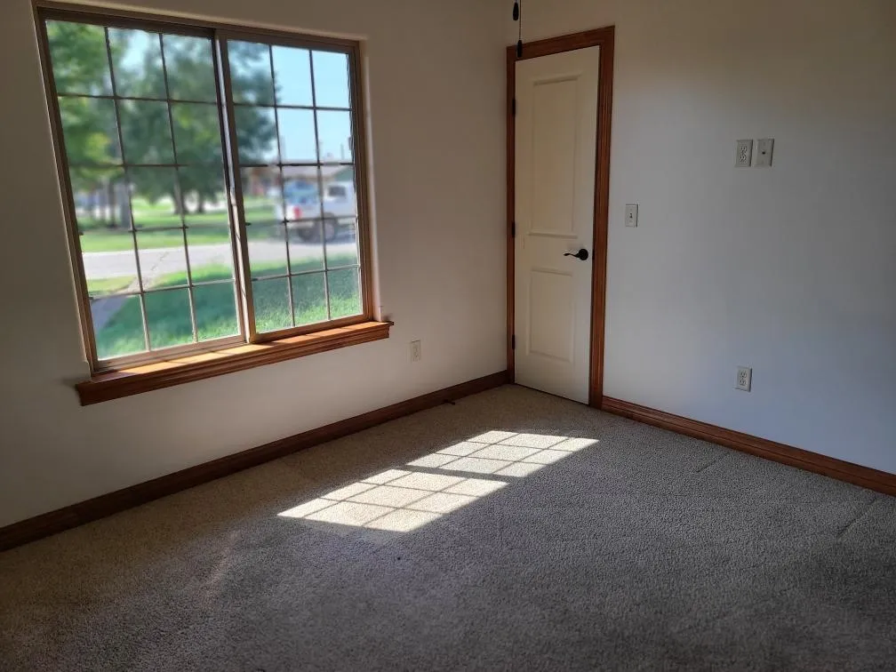 Winfield, Kansas 67156, United States, 2 Bedrooms Bedrooms, ,2 BathroomsBathrooms,Residential,Active,202502