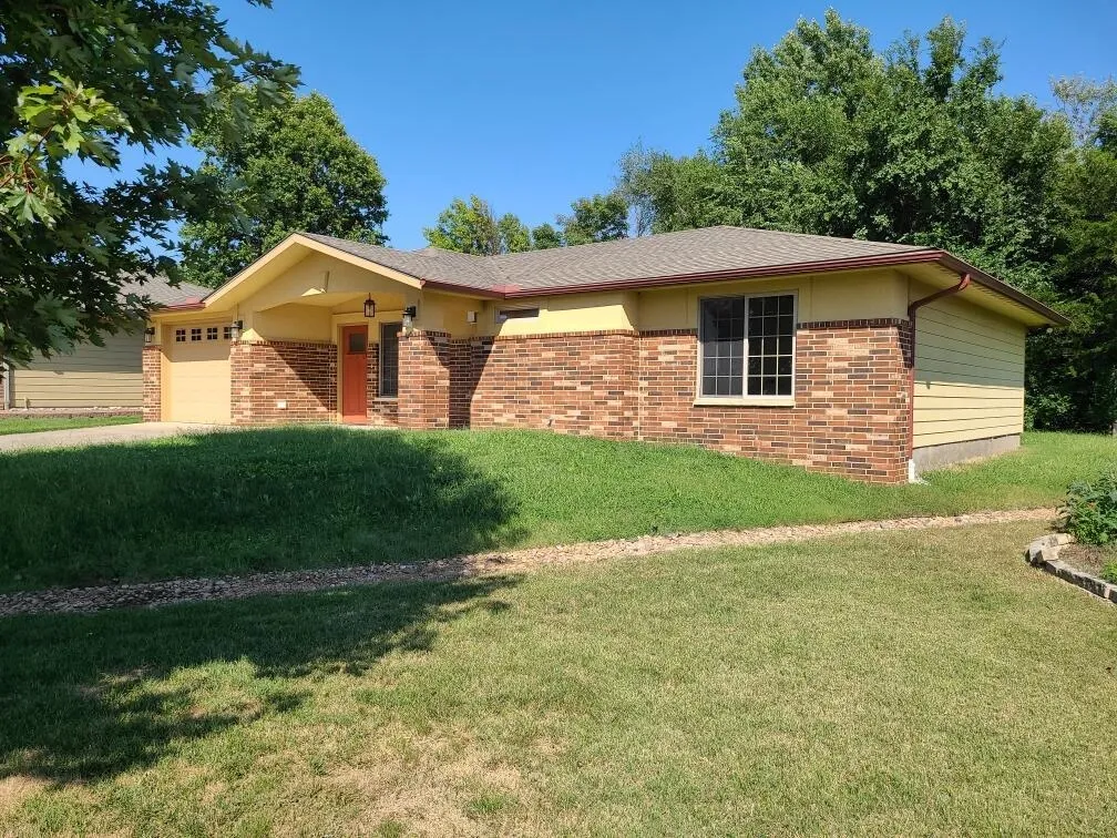 Winfield, Kansas 67156, United States, 2 Bedrooms Bedrooms, ,2 BathroomsBathrooms,Residential,Active,202502