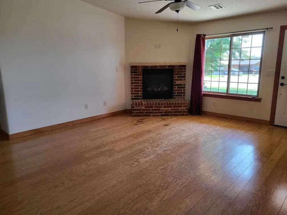 Winfield, Kansas 67156, United States, 2 Bedrooms Bedrooms, ,2 BathroomsBathrooms,Residential,Active,202502