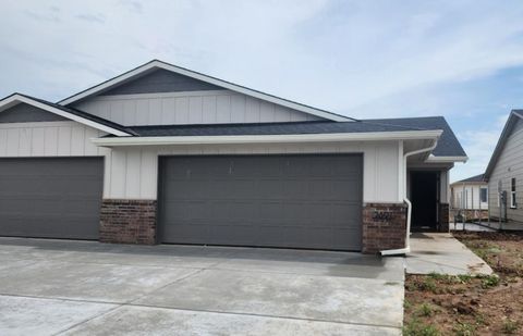 Townhouse For Sale - 2897 S Cedar Crest Ct<br/> Wichita, KS 67215