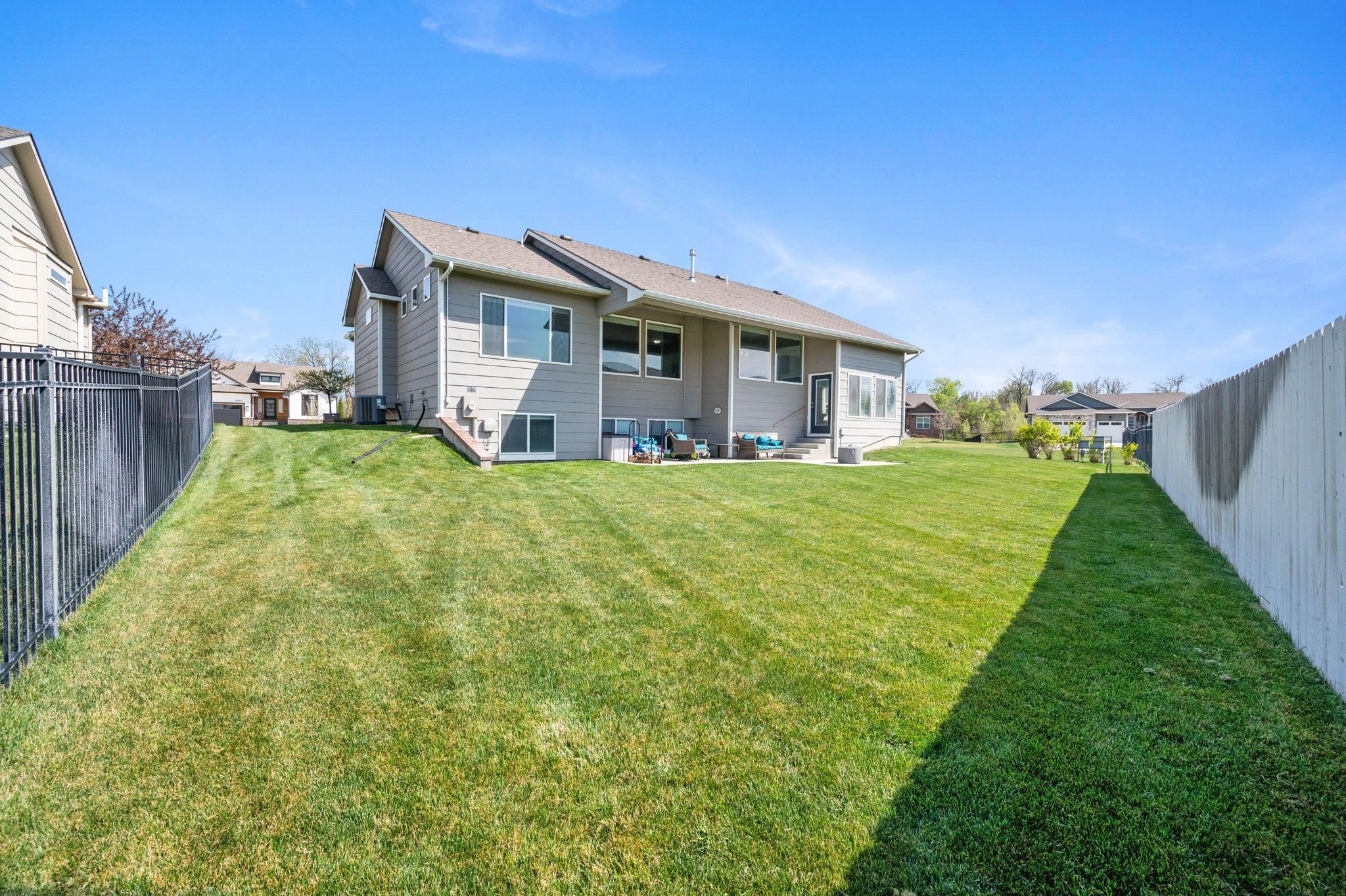 2806 E Mantane Cir, Wichita, Kansas image 32