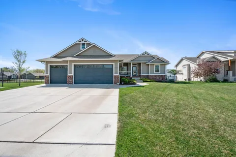 2806 E Mantane Cir, Wichita, KS MLS: 654015