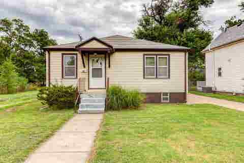 Homes For Sale - 131 S 12th Street<br/> Salina, KS 67401