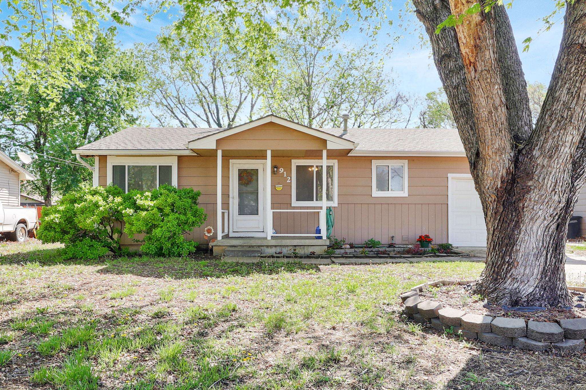 912 Lulu St, Augusta, Kansas image 2
