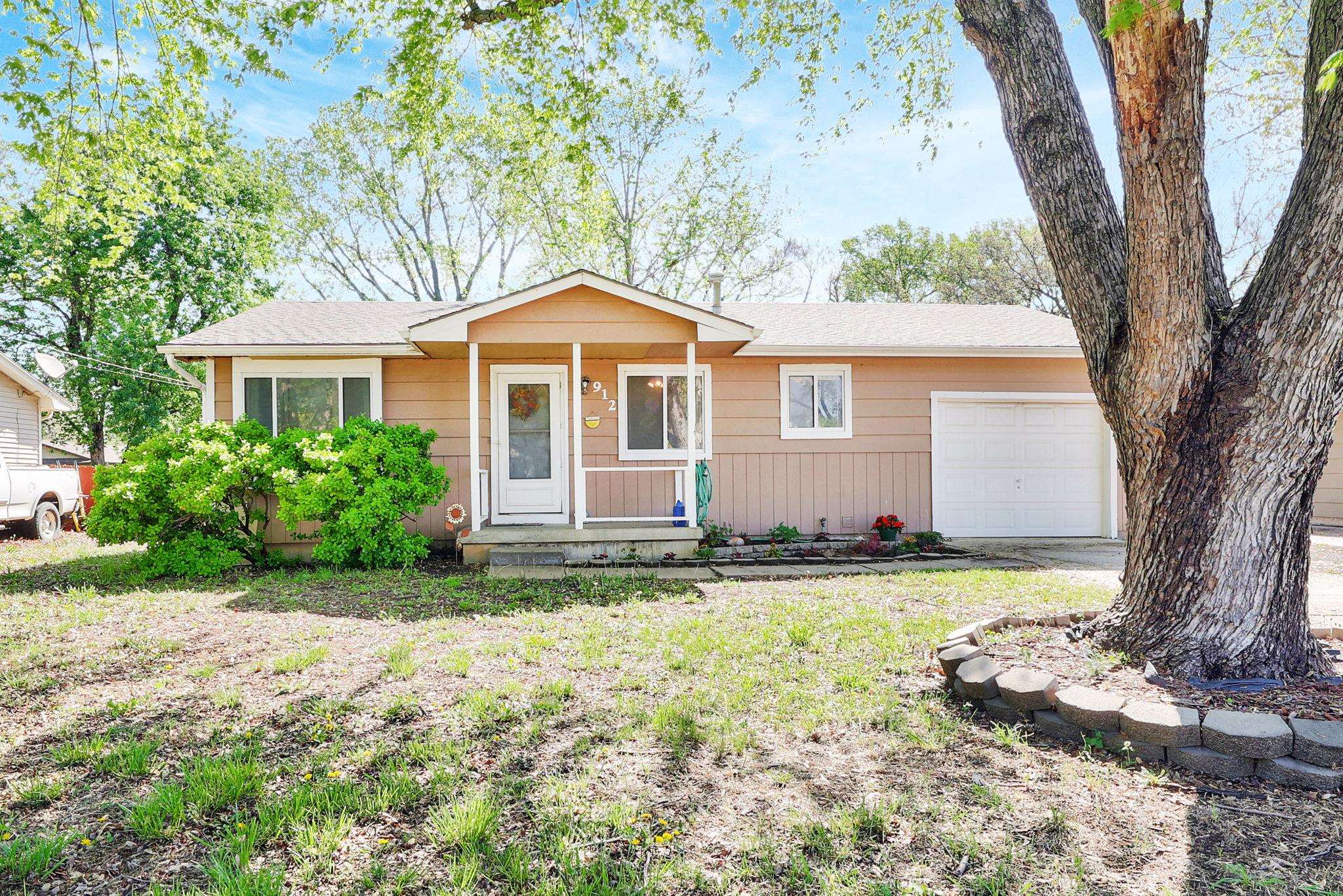 912 Lulu St, Augusta, Kansas image 3