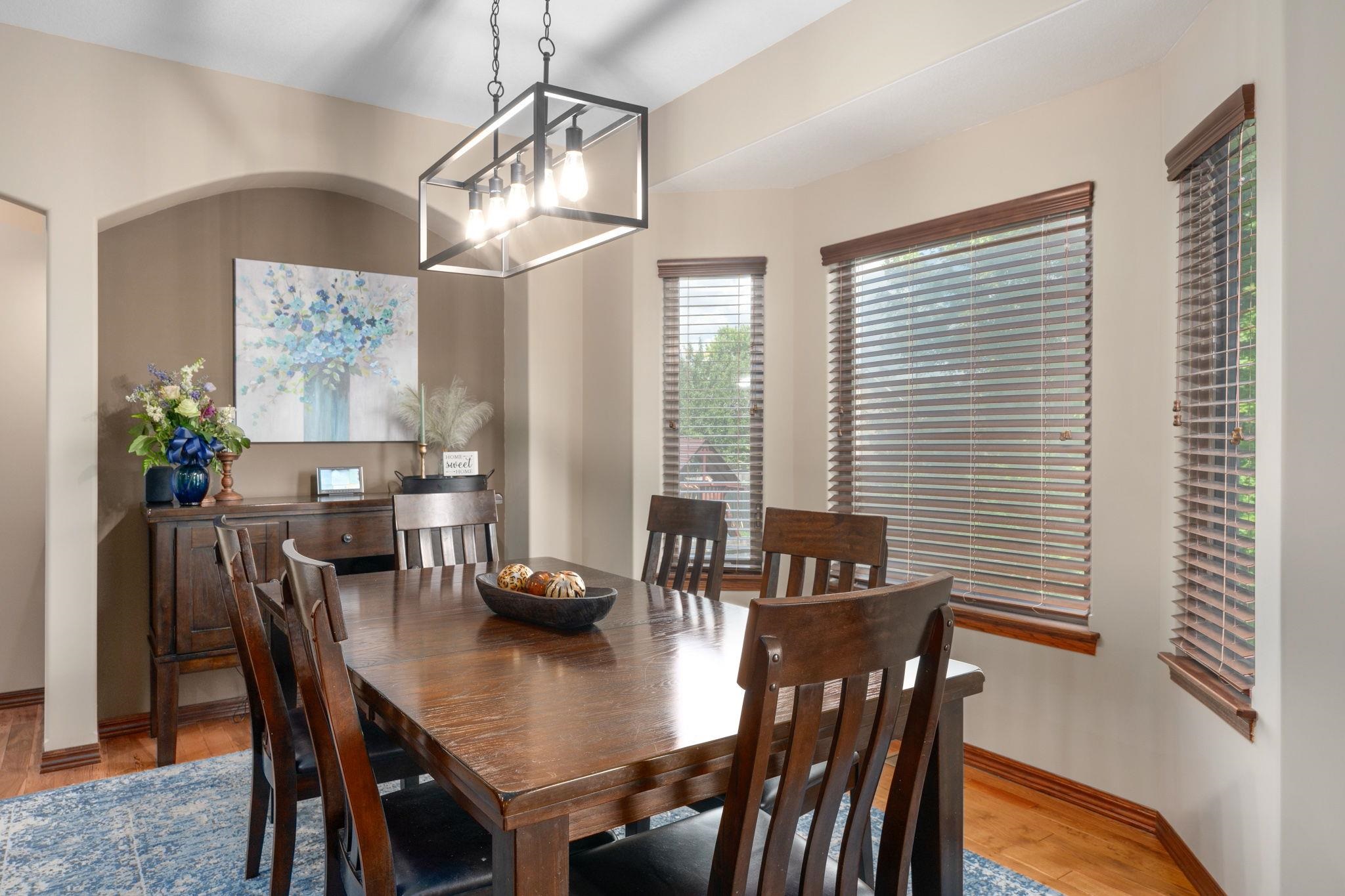 Wichita, Kansas 67205, United States, 4 Bedrooms Bedrooms, ,3 BathroomsBathrooms,Residential,Pending,57394